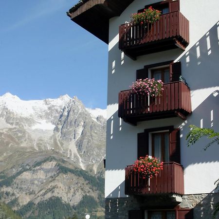 Hotel Berthod Курмайор Экстерьер фото